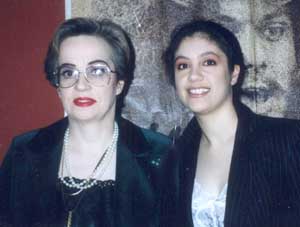 Helga Bergmann og Valreie Harris í hlutverkum sínum